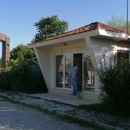 Live Asist Bungolov Beach / Canli Orman Шиле